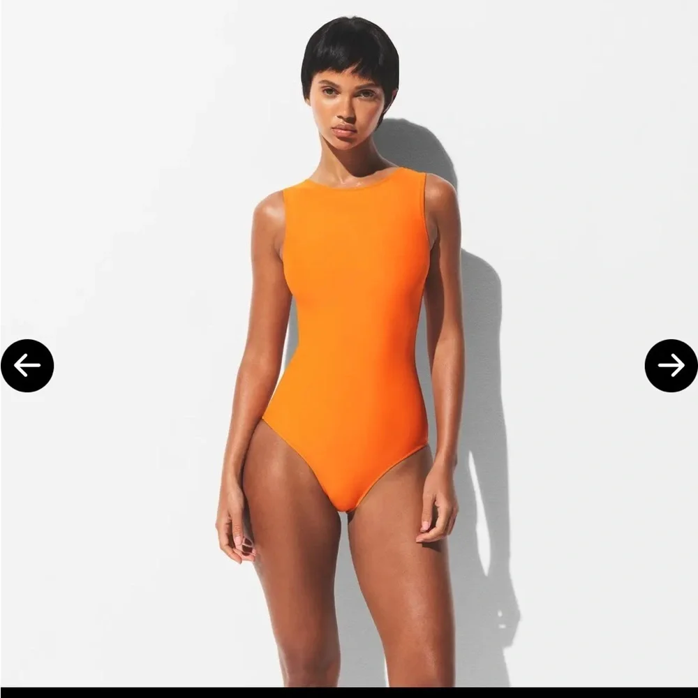 SIGNATURE SWIM HIGH NECK ONE PIECE SMALL